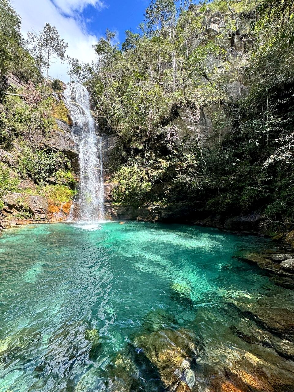 Cachoeira do Complexo das Canjicas com águas cristalinas em Águas Lindas de Tocantins